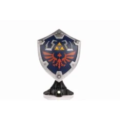 Legend Of Zelda: Breath Of The Wild - Hylian Shield - Collectors Edition With Led Stand [Nintendo] -Figuras Modelos Tienda legend of zelda breath of the wild hylian shield standard edition ver nintendo 1 30